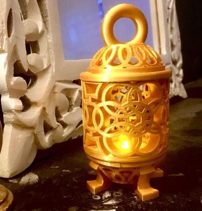 Lanterne 3D Dorée ✨ – Lumière d’Ambiance Élégante & Design Unique