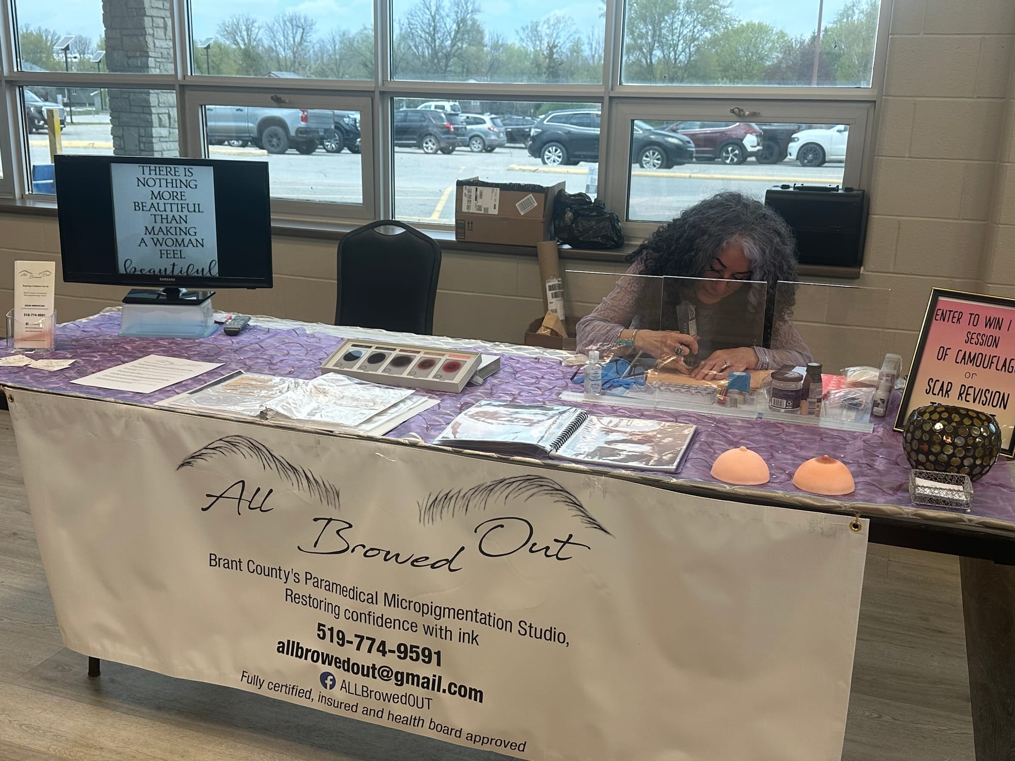 ARTIST SUSAN AT THE MOTHER'S DAY EXTRAVAGANZA MAY 2026