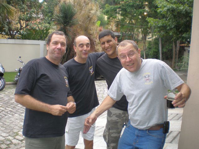 Amigos tão perto e longe demais