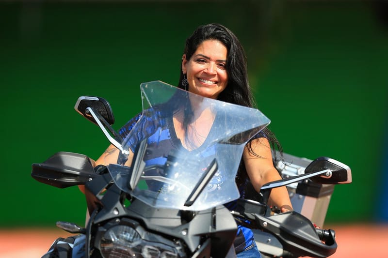 Meninas de motocicleta