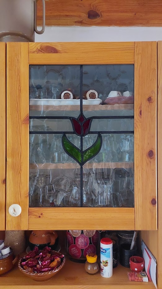 Tulipános konyhaszekrény ajtóbetét