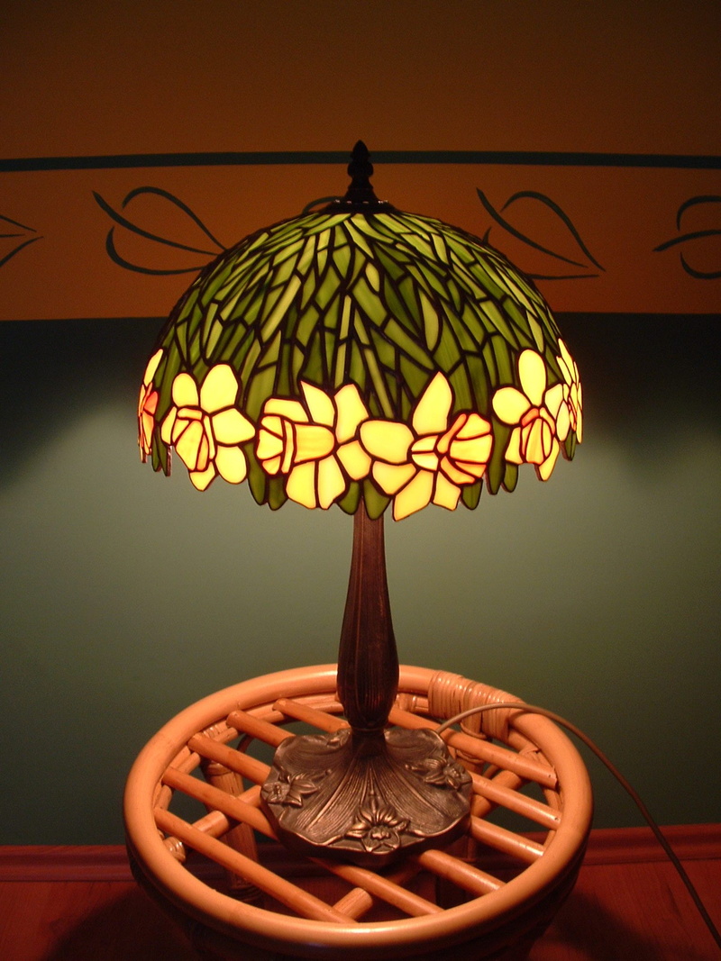 nárciszos Tiffany lámpa