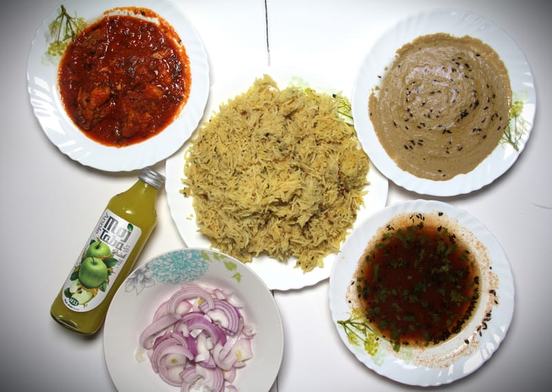 عيش اصفر مع دجاج ناشف kechri