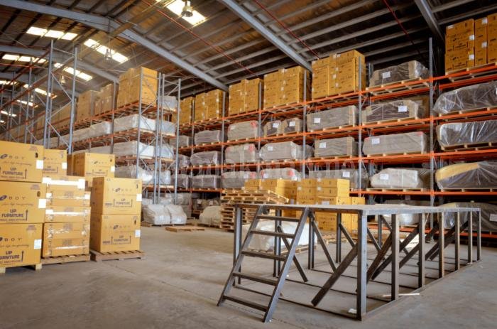 خدمة تخزين الأثاث