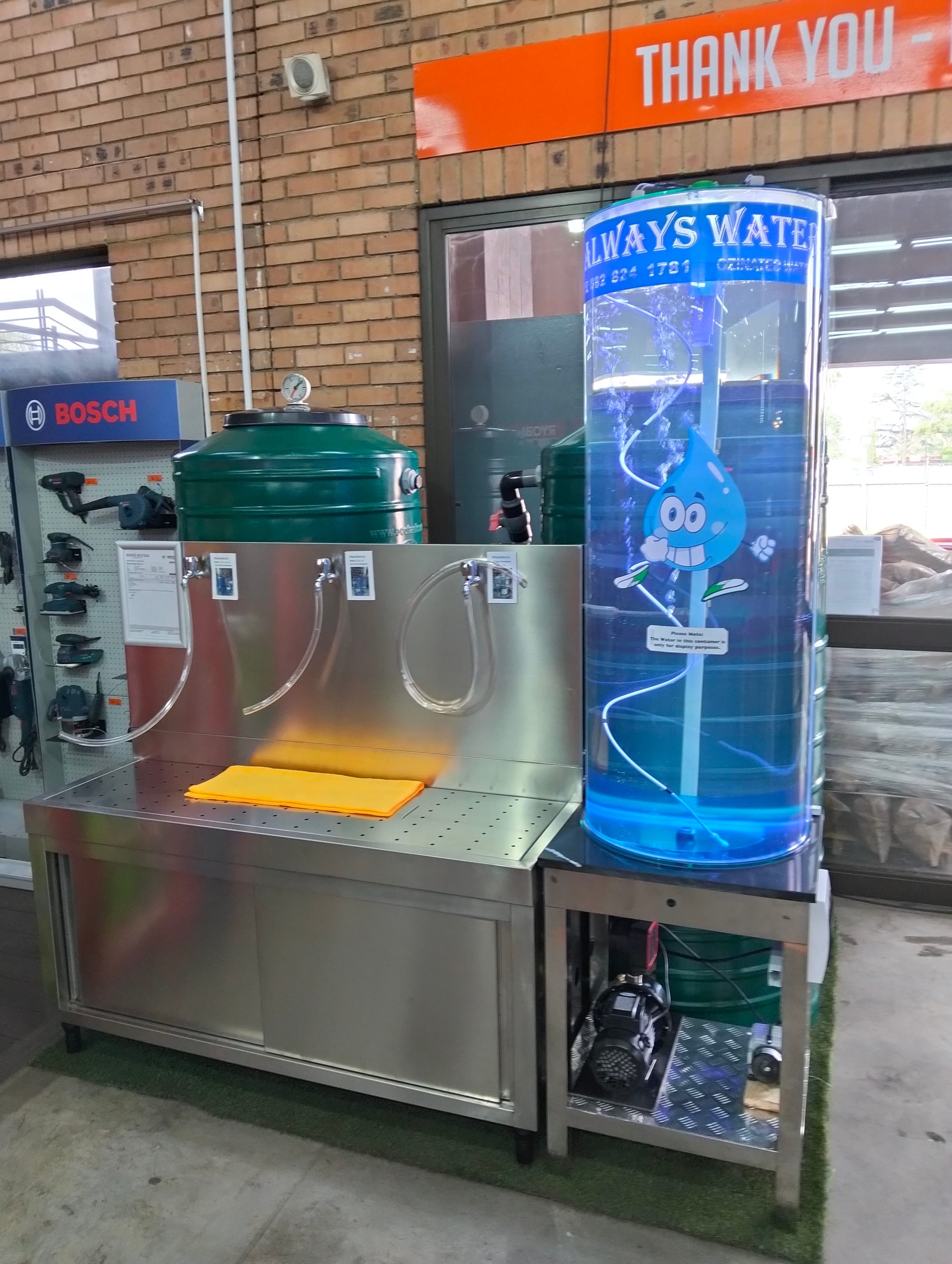 Water Bar with Filling Table and Tanks