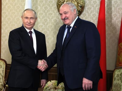 ההתקרבות הבלתי־צפויה: וושינגטון לוחצת — לוקשנקו מאותת על חנינה רחבה