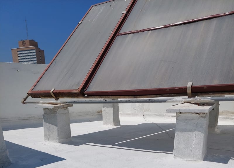 איטום גגות וקירות