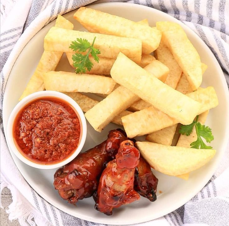 YAM CHIPS WITH SAUCE