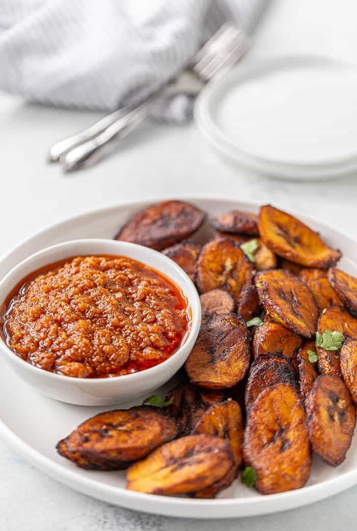 PLANTAIN CHIPS WITH SAUCE