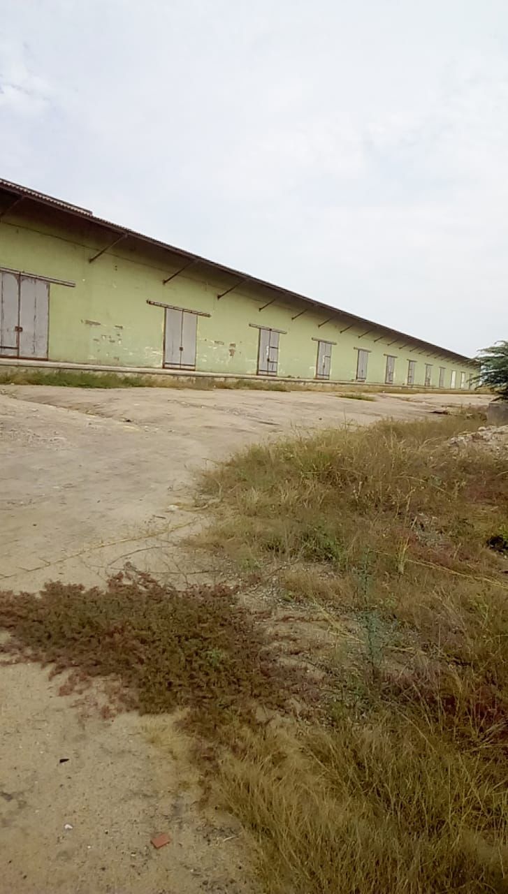 Armazém no perímetro do porto do lobito