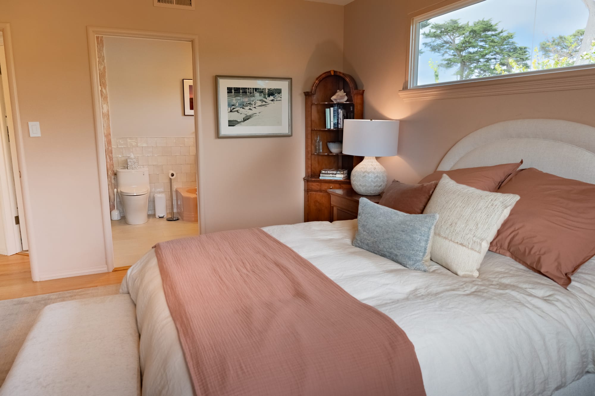 Master Bedroom / Bathroom