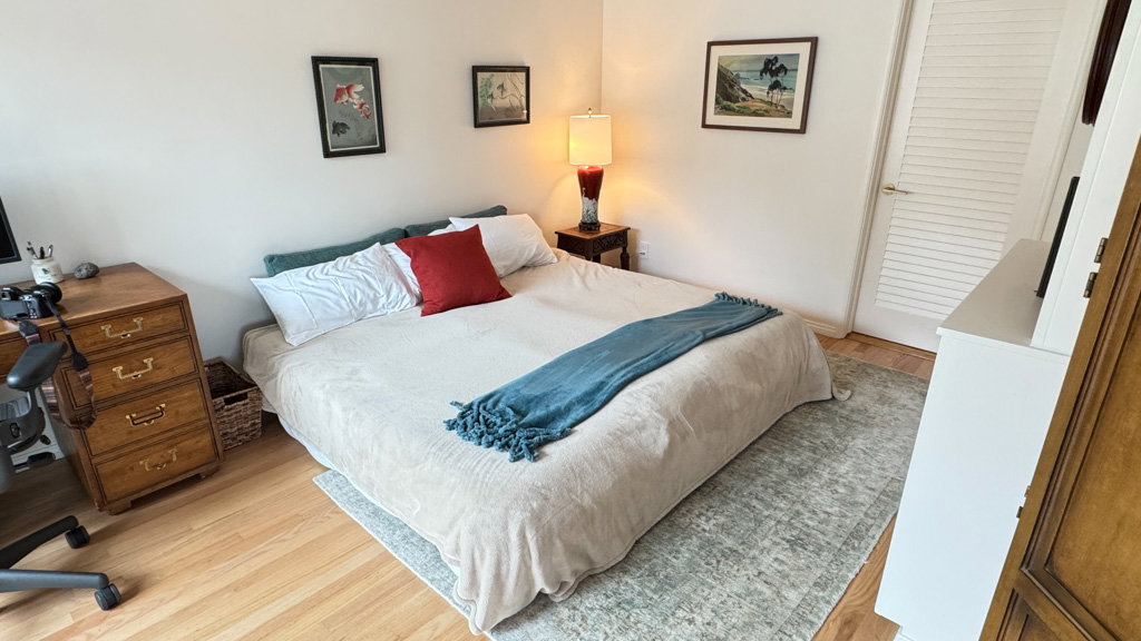 Den with Pullouts as King