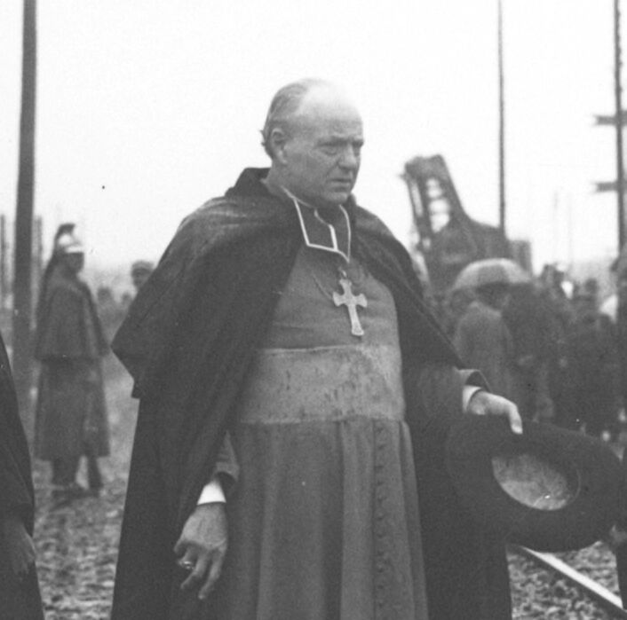 LES BÂTISSEURS DE L'EGLISE SAINTE-JEANNE-D'ARC DE VAIRES : les ecclésiastiques (1)