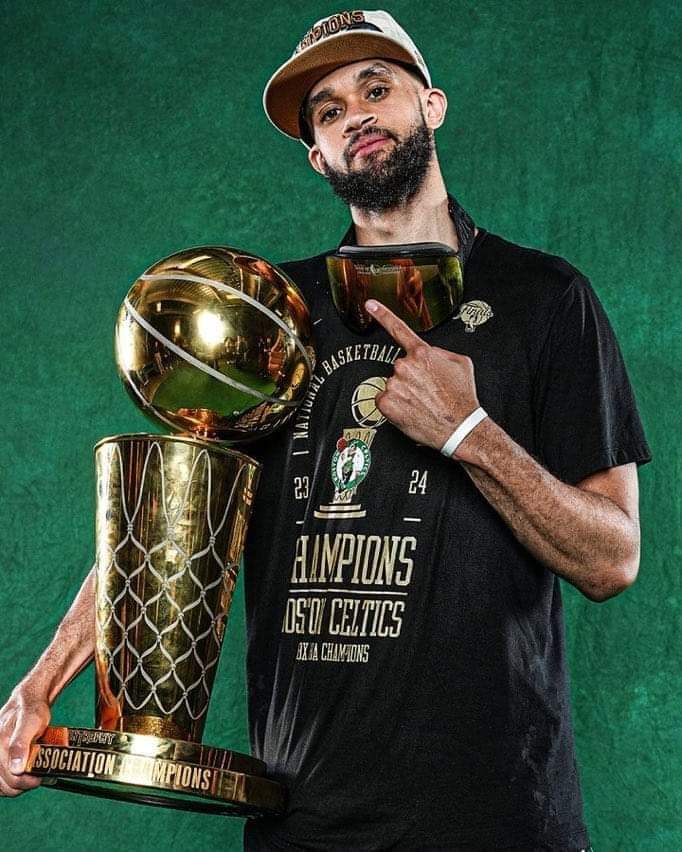 White replaces Leonard in US national team