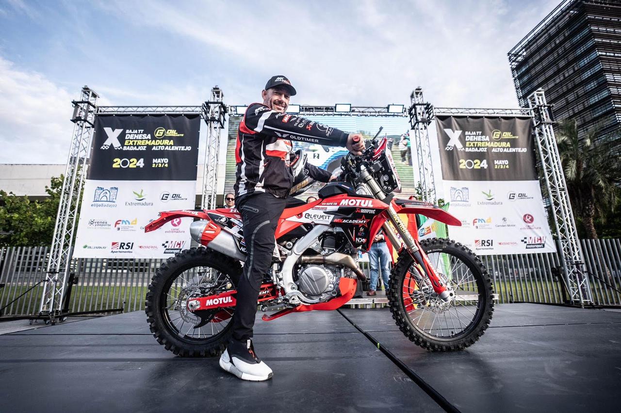 الدرّاج اللبناني البطل رفيق عيد في رالي دكار الدولي الشهير