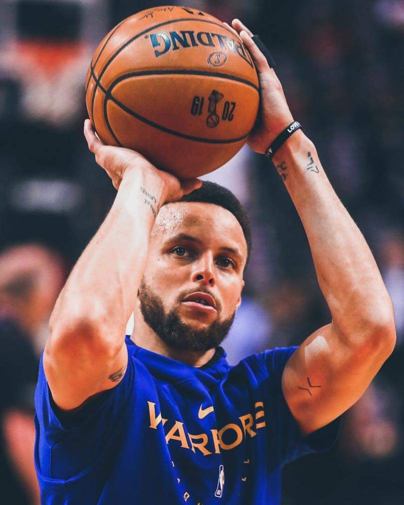 أعلى 10 رواتب في الـNBA للموسم القادم: 
كاري يتصدر القائمة