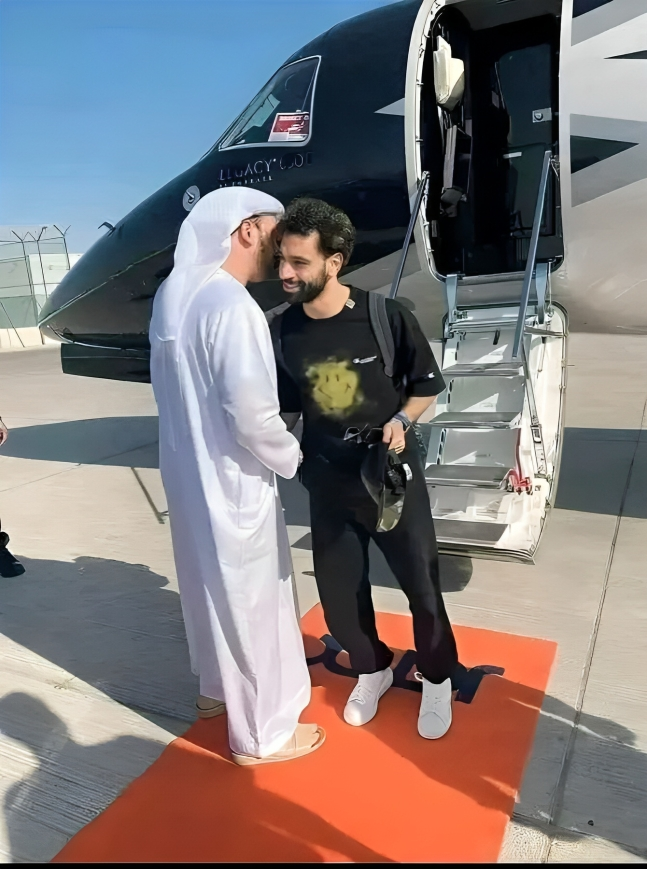 أحدث تطورات سوق الانتقالات: 
برشلونة والأهلي السعودي يتصدران المشهد