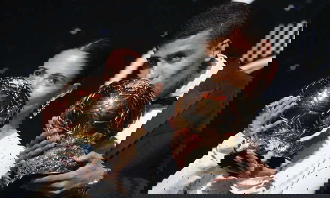 رودري يتوج بالكرة الذهبية لعام 2024