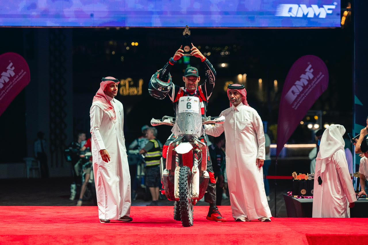 البطل اللبناني رفيق عيد يواصل تألقه
في بطولة العالم للراليات الصحراوية