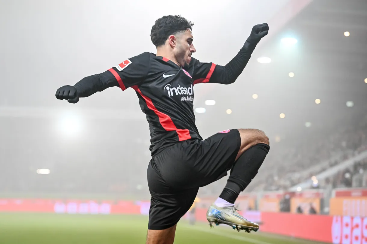 برشلونة يتجه نحو ضم "صلاح الجديد"