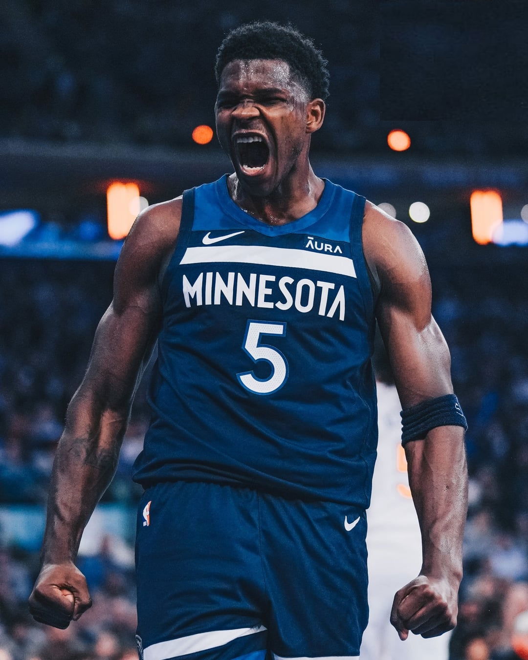 رابطة NBA تغرم أنتوني إدواردز