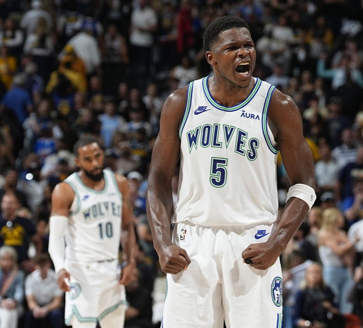 أنتوني إدواردز يتعرض لغرامة جديدة