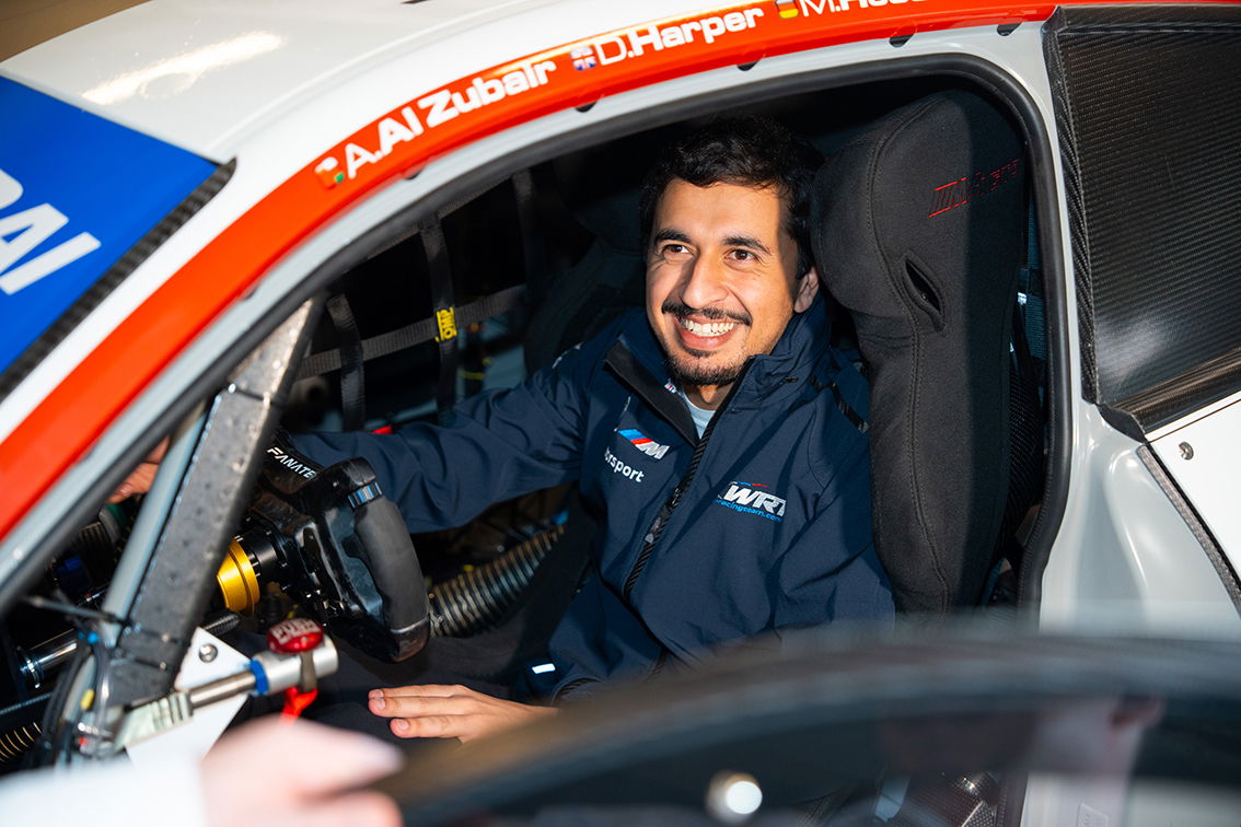 المنار للسباقات يستهل 2025 بشراكة عالمية وسيارة جديدة