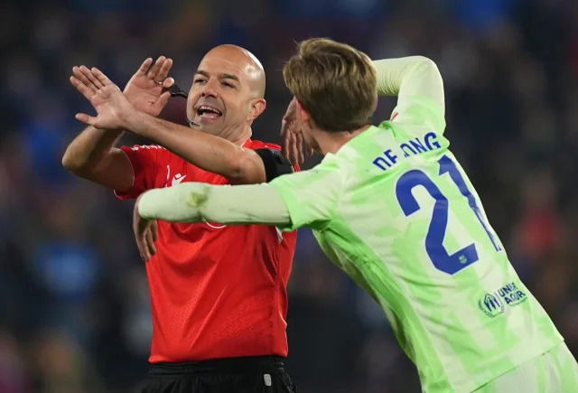 جدل حول تعادل برشلونة وخيتافي:
مراقبة التحكيم زوجة مسؤول في ريال مدريد