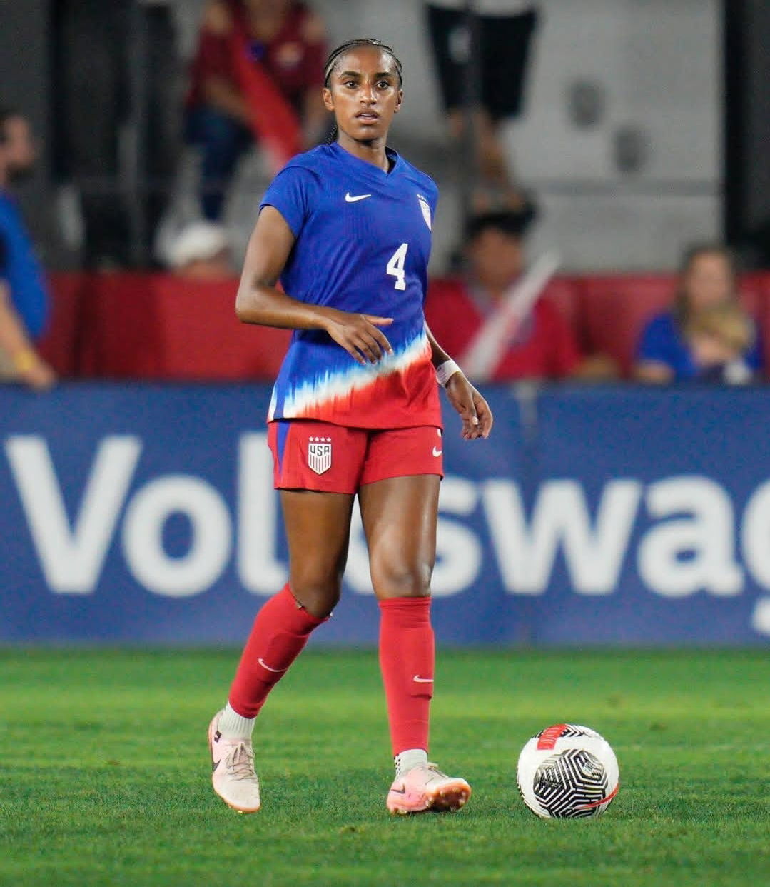 أكبر صفقة بتاريخ كرة القدم النسائية