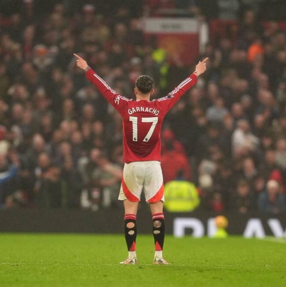 غارناتشو يُجدد عقده مع مانشستر يونايتد