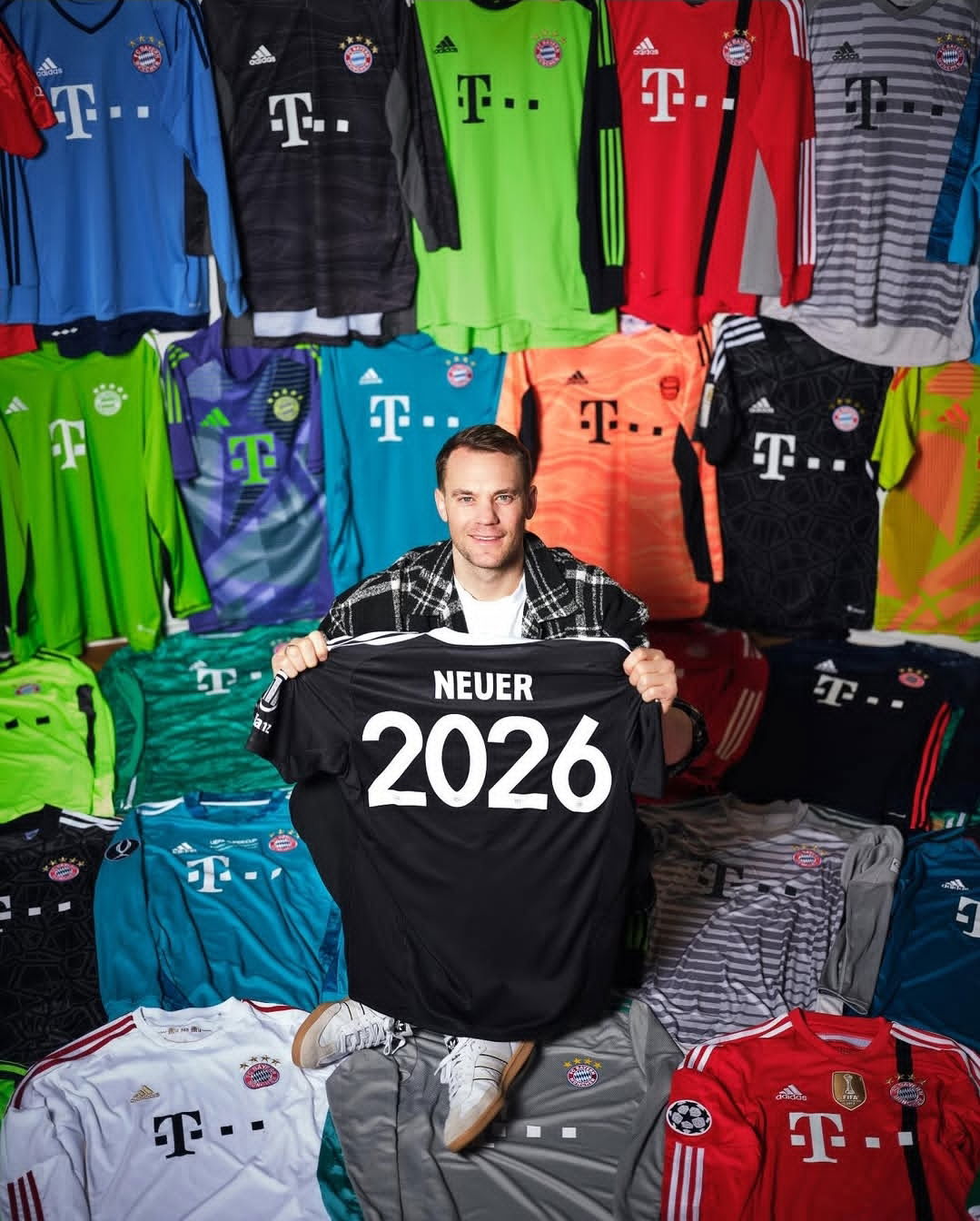 نوير يمدد رحلته مع بايرن ميونخ