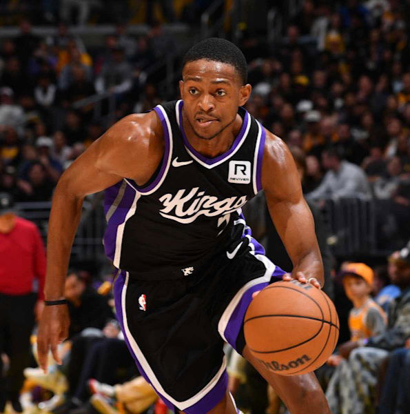 دي أرون فوكس إلى سبيرز في صفقة مدوية