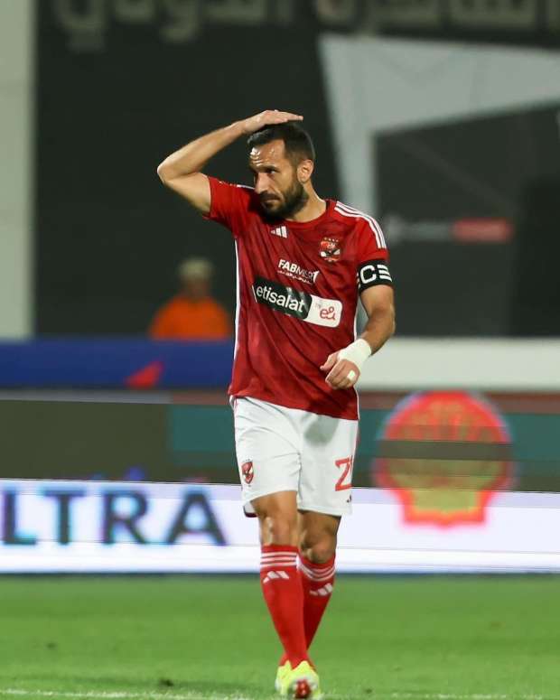 علي معلول باقِ مع الأهلي حتى نهاية عقده