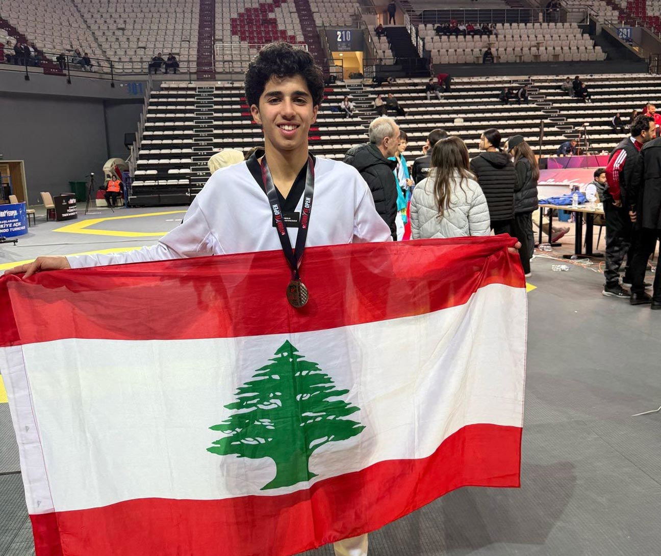 أنطوني نوفل يواصل التألق ويمنح لبنان فضية ثمينة في تركيا