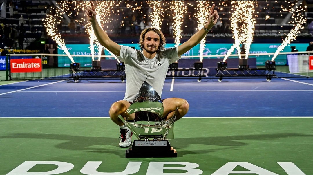 تسيتسيباس يتوَّج بلقب دورة دبي