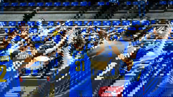 الرياضي يكتسح عمان يونايتد ويبدأ حملة الدفاع عن لقبه بقوة