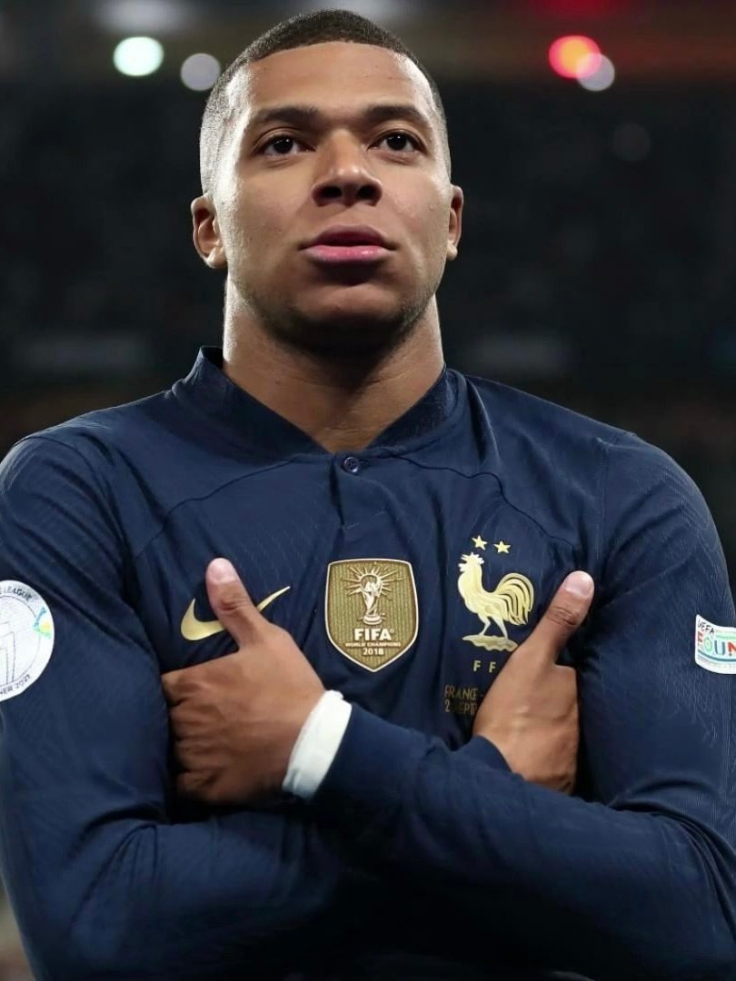 مبابي يعود لفرنسا بعد غياب طويل