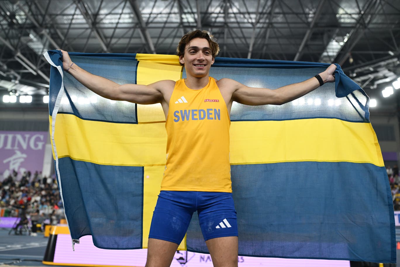 دوبلانتيس وهولواي يواصلان التألق