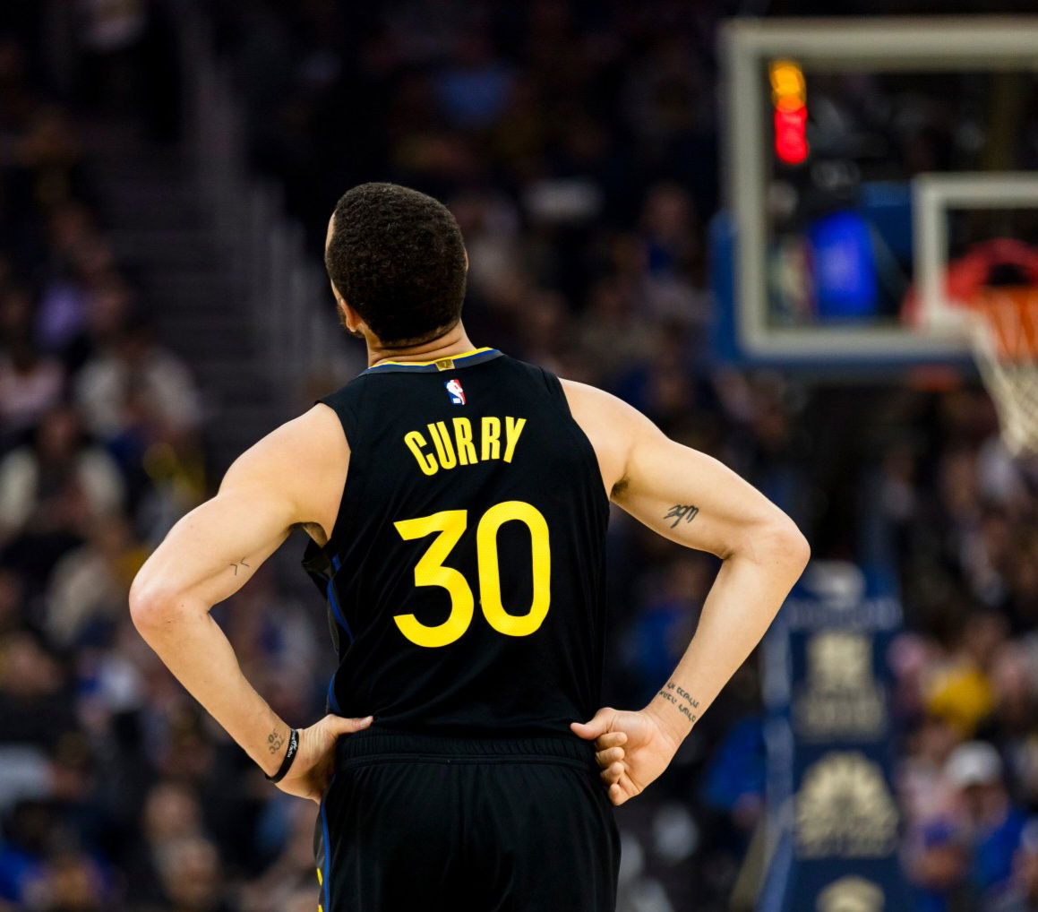 إصابة في الحوض تبعد كاري