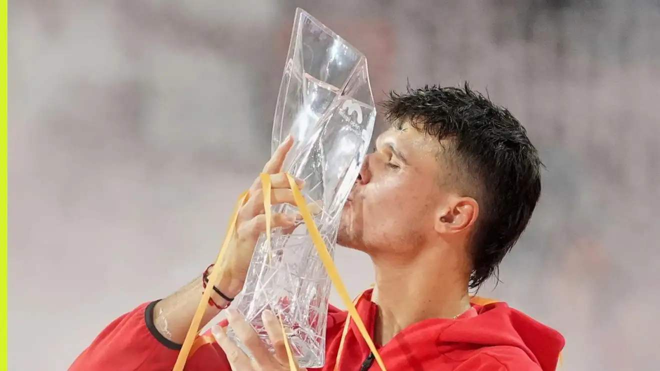 منشيك يحرم دجوكوفيتش من لقبه المئوي