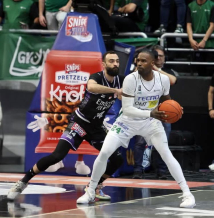 الضربات تتوالى على الحكمة