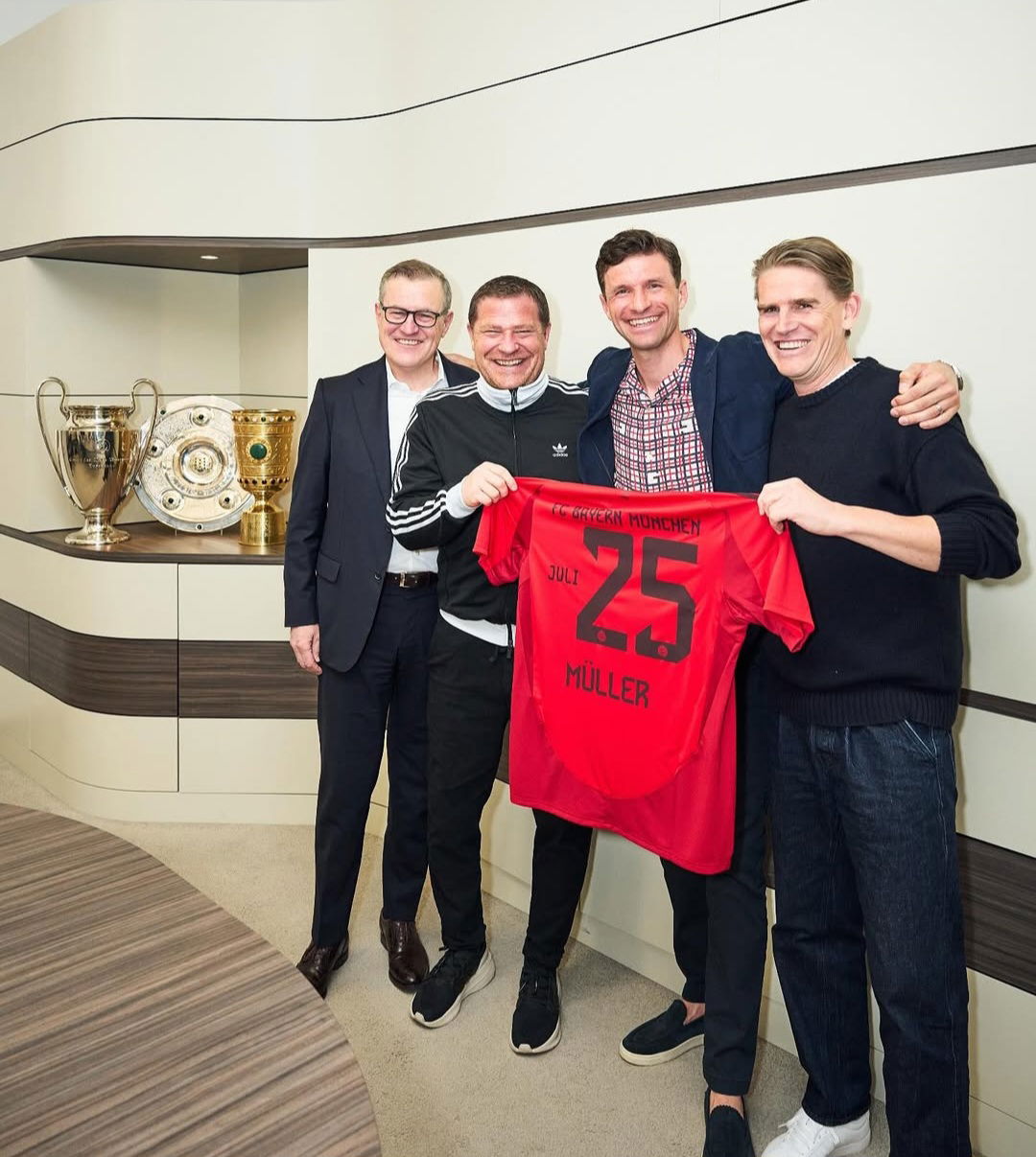 بايرن ميونخ يمدد عقد مولر