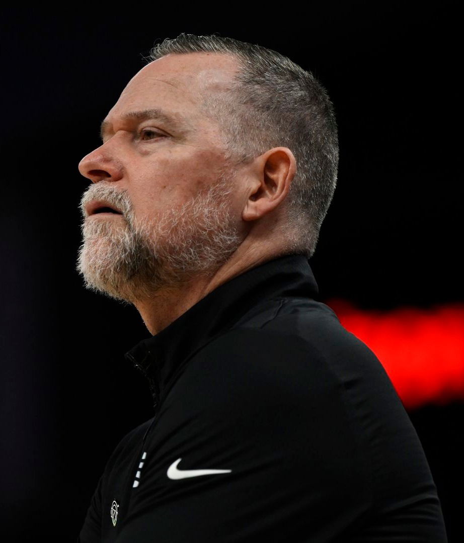 دنفر ناغتس يُقيل مدربه التاريخي