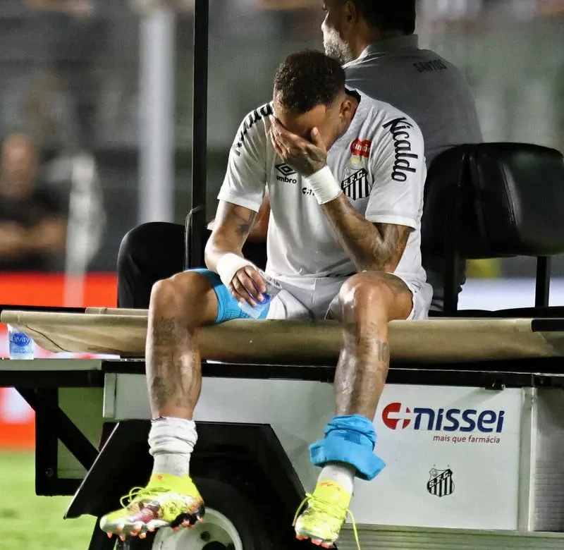 نيمار يبكي من جديد