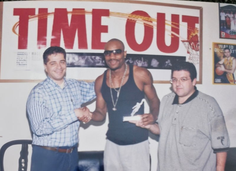 من تاريخ كرة السلة اللبنانية
صورة وخبرية:
ماكغرودر يخطف لقب أفضل لاعب أجنبي