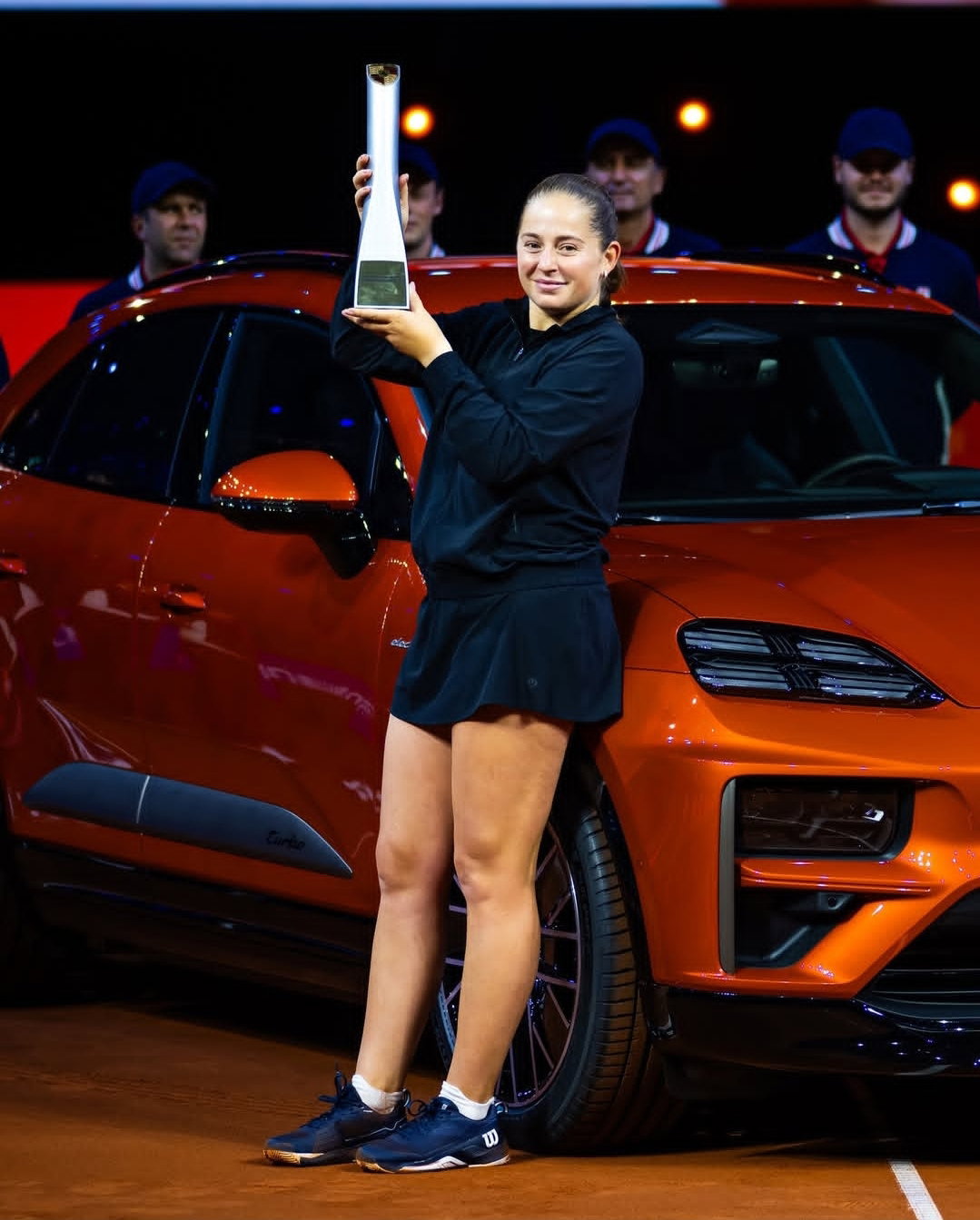 أوستابنكو تُسقط الكبار