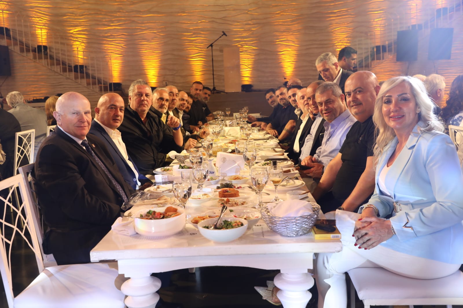 يزبك في حفل نادي الأنوار: إتحاد الكرة الطائرة يمثّلنا ونأمل بإعادة كأس البطولة الى الجدَيدة