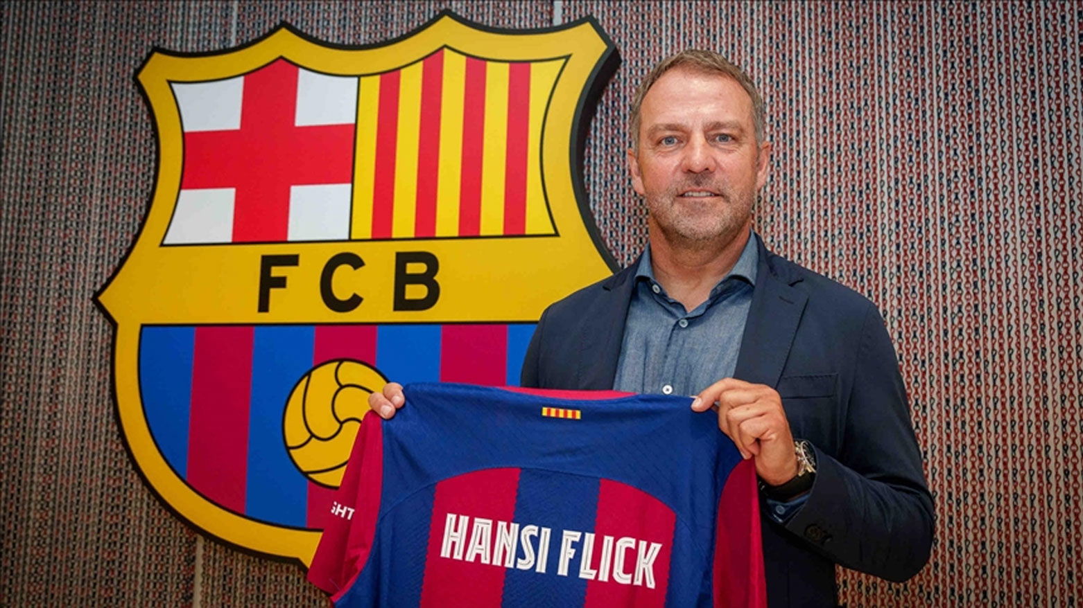 برشلونة يؤمّن استقراره الفني ويقنع فليك بالبقاء