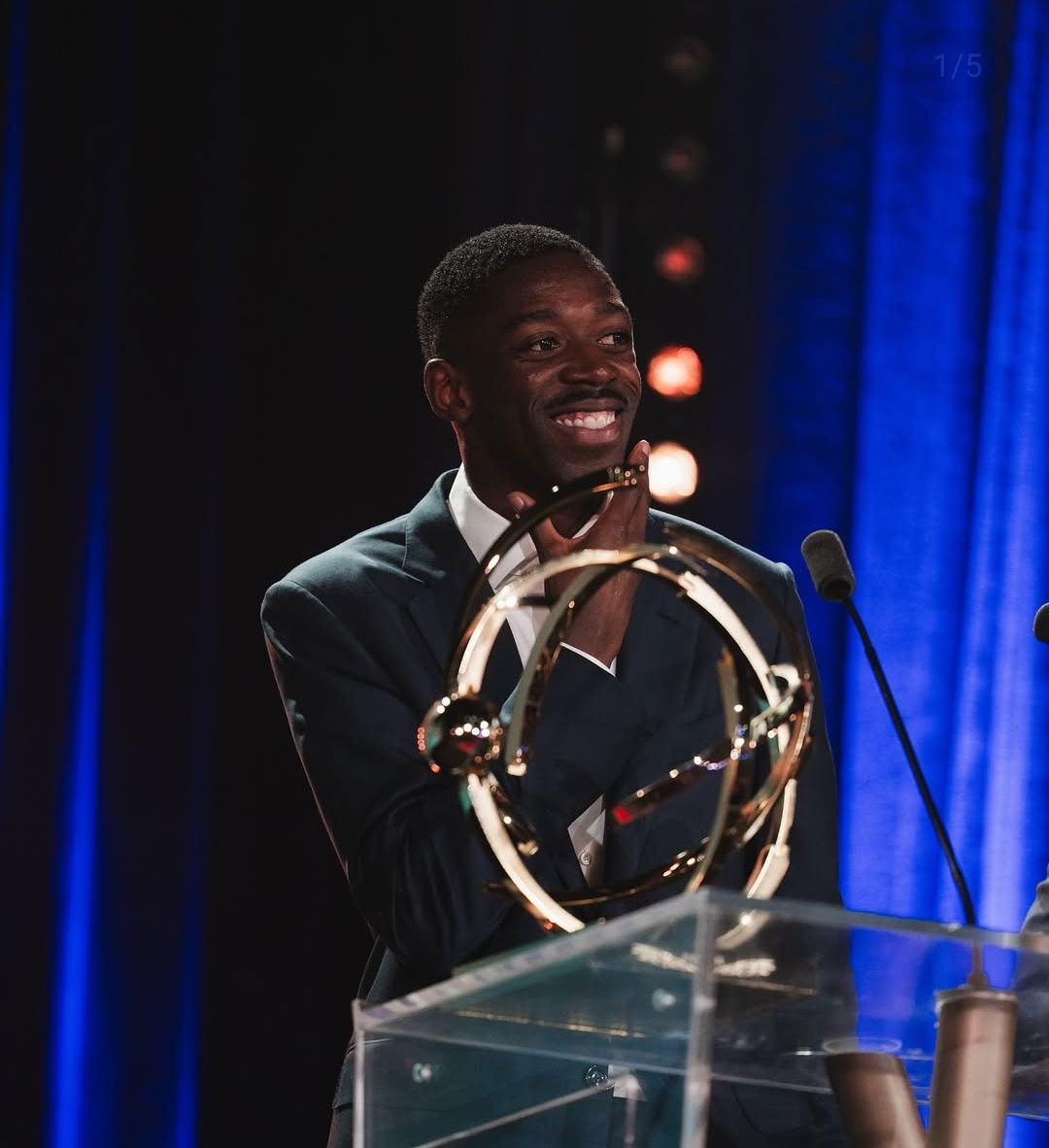 ديمبيلي يتوّج بجائزة الأفضل في فرنسا