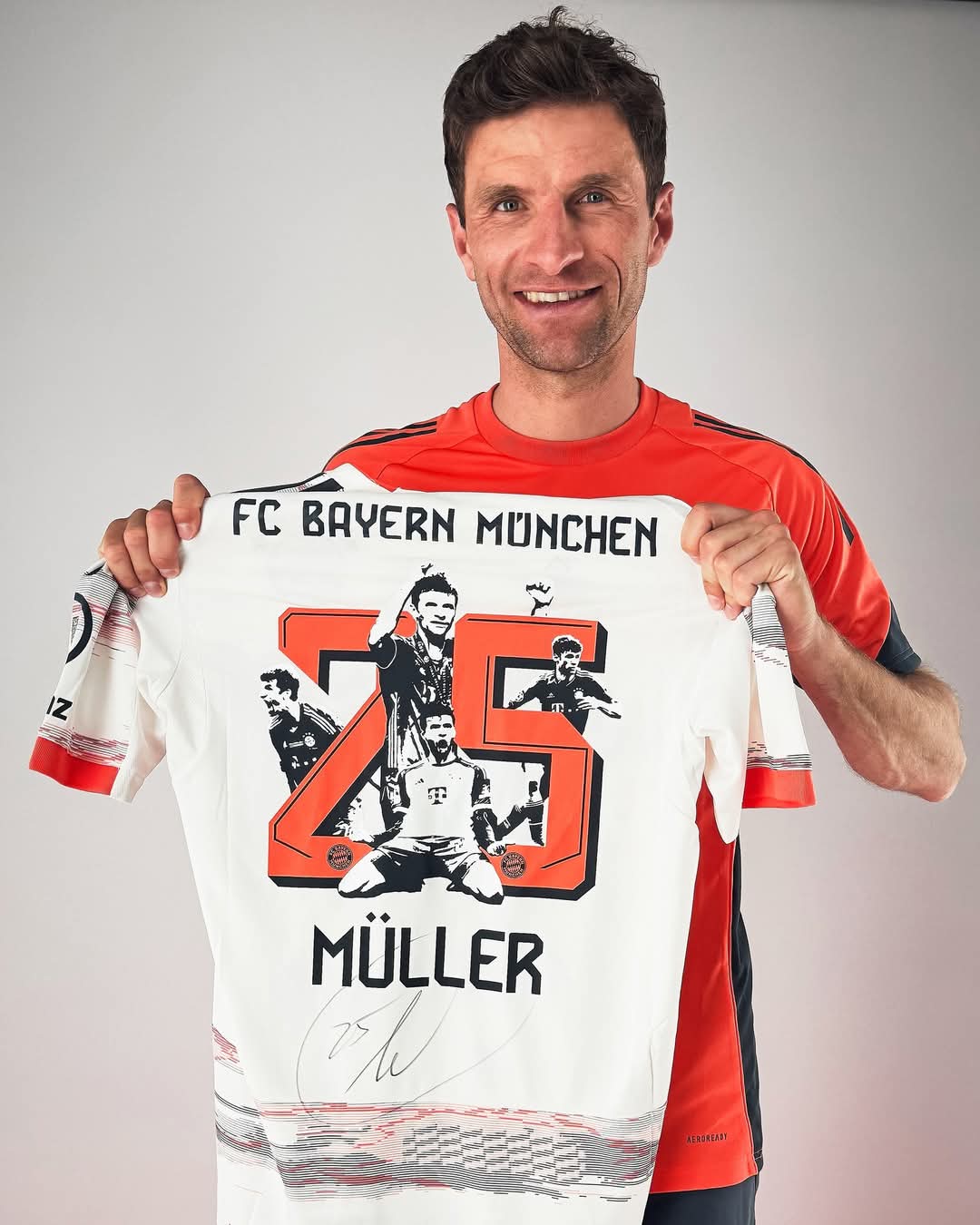 أسطورة بايرن ميونخ بأرقام ذهبية ومسيرة استثنائية